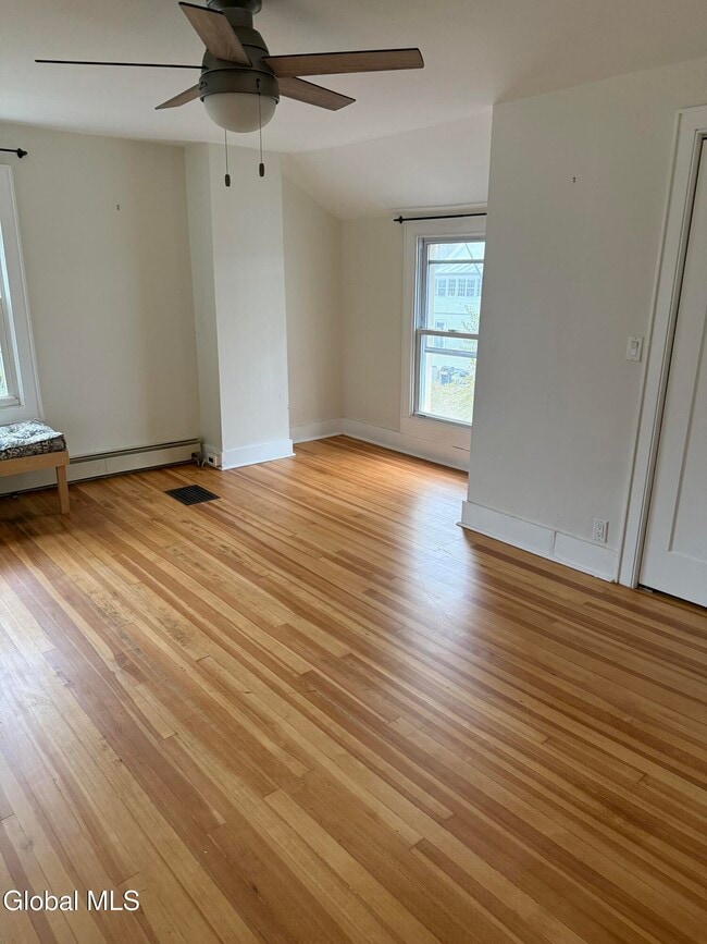 Building Photo - 60 Ash St