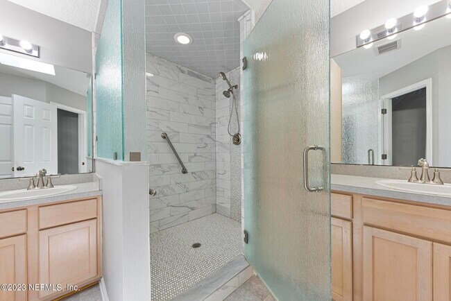 Building Photo - 13021 Chets Creek Dr S