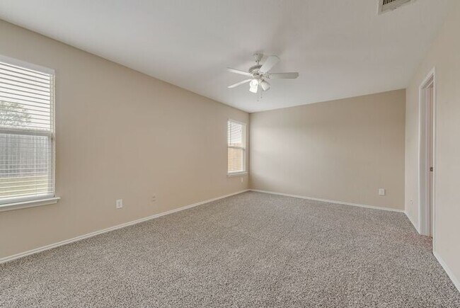 Building Photo - Newly updated home ready for move in