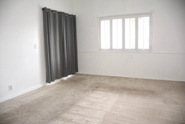 Building Photo - 2101 E 21ST St