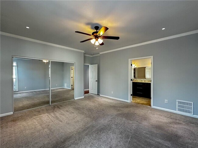 Building Photo - 3255 Park Chase