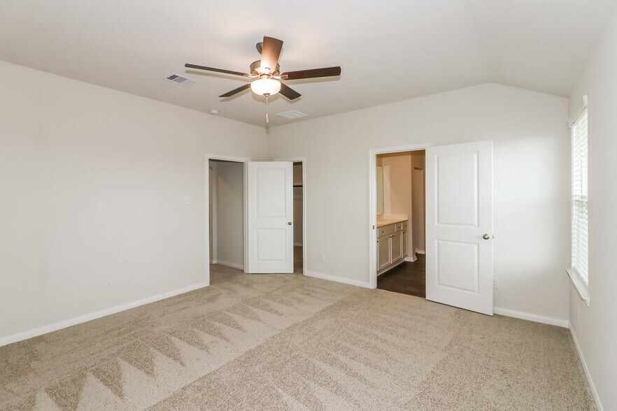 Building Photo - 424 Polly Grv Dr