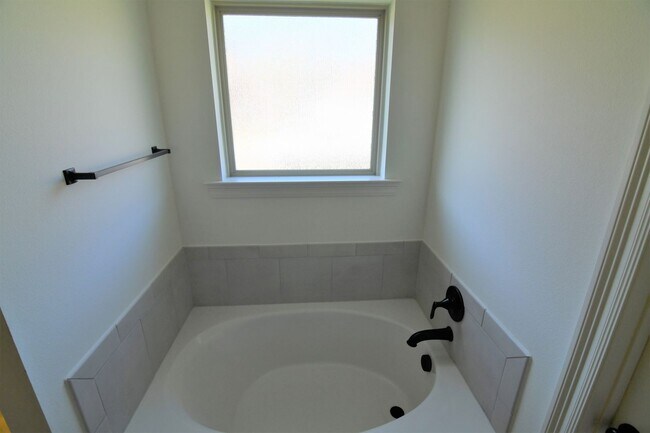 Building Photo - Trendy, 3 bedroom, 2 bath home in coveted Kenilworth Crossing Community near LSU