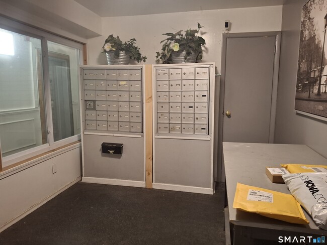 Building Photo - 393 Laurel Ave