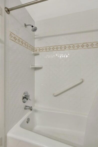 Building Photo - 353 S US Hwy 1