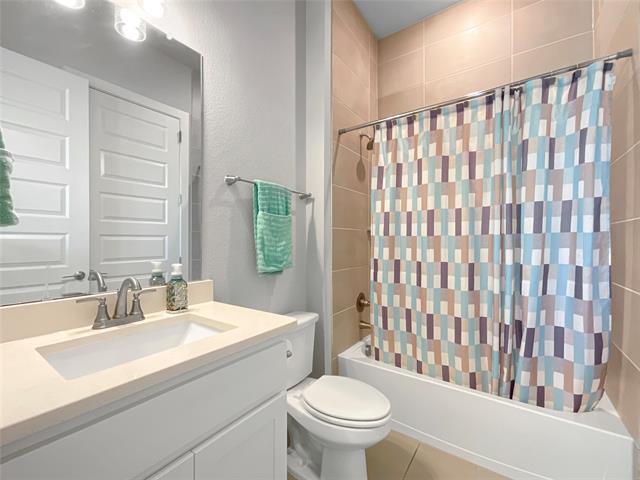 Building Photo - 5910 Enclave Dr