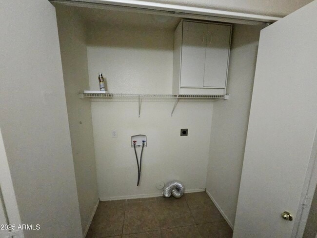 Building Photo - 842 E Impreria St