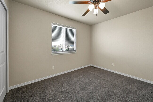Building Photo - $2,650 - 4 Bed, 2.5 Bath Home with Fenced ...