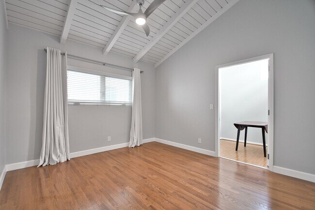 Building Photo - 127 15th Pl