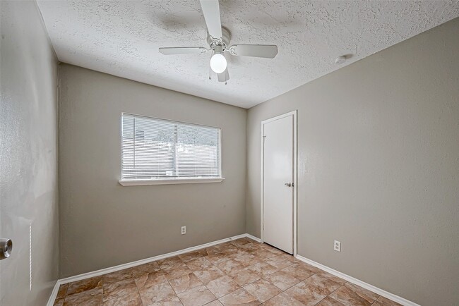 Building Photo - 5105 Beaver Hollow Dr