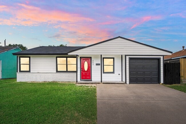 Building Photo - 404 Glenmore Dr