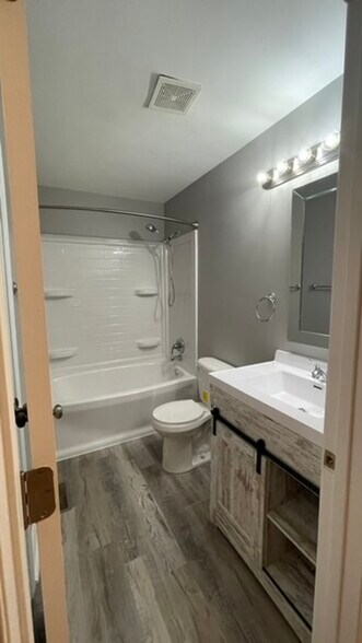 Brand new hallway bathroom - 2541 Prairieview Ln S