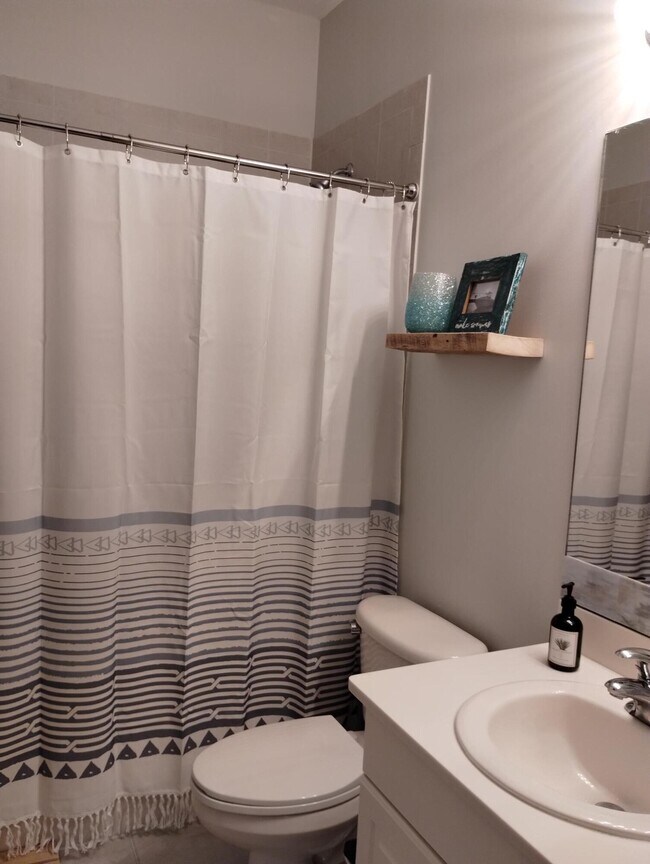 Building Photo - 2888 Hidden Hills Rd