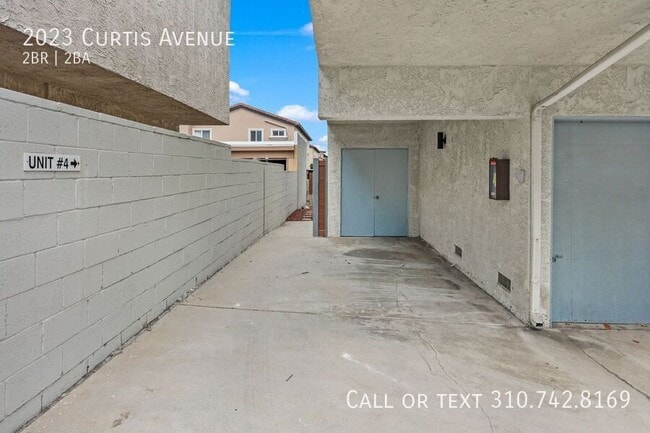 Building Photo - 2023 Curtis Ave