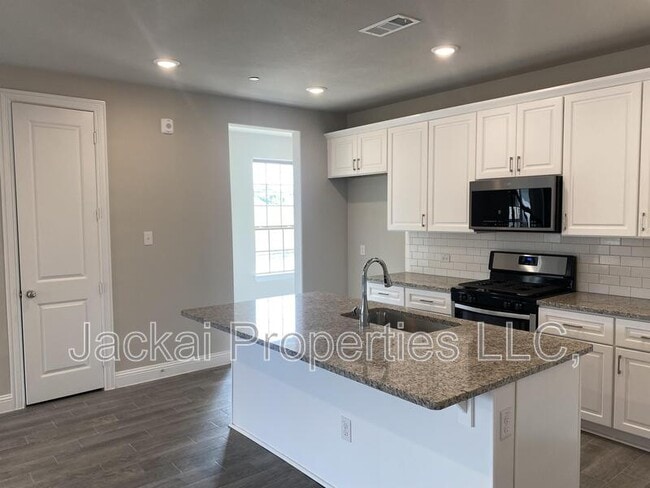 Building Photo - 801 Ponds Edge Ln
