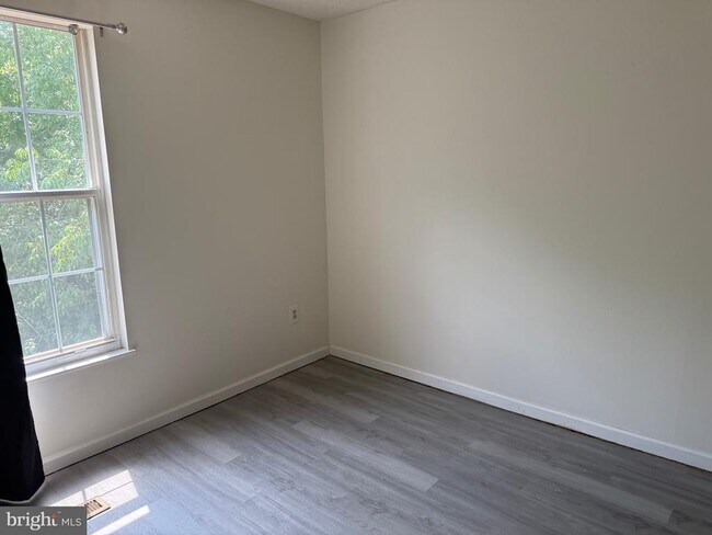 Building Photo - 5491 Prince William Ct