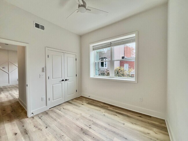 Building Photo - 1802 11th St NW