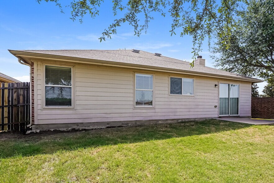 Building Photo - 10001 Chrysalis Dr