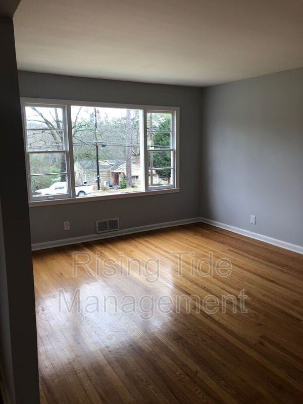 Building Photo - 928 5 Mile Rd