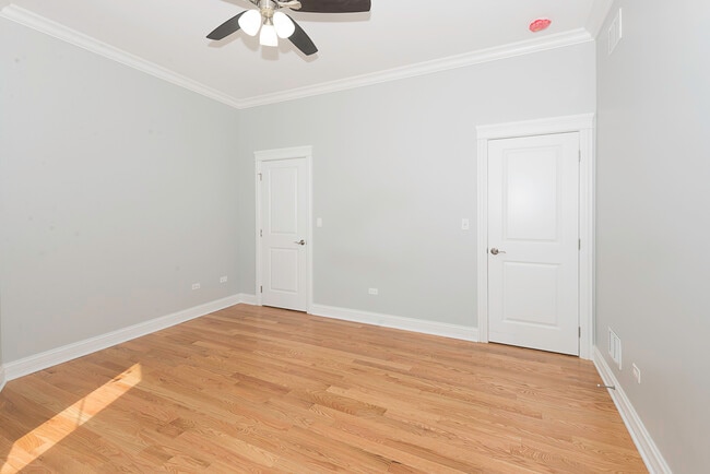 Building Photo - 520 N Western Ave