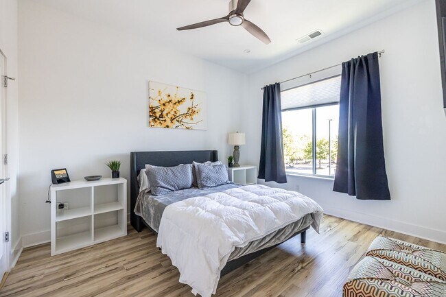 Building Photo - Top Floor 2bd/2ba Condo in East Atlanta, Perfect Roommate Setup!