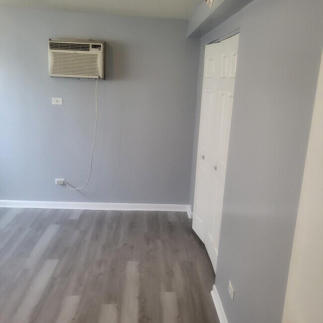 Building Photo - 14449 Van Buren St