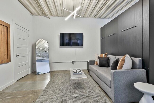 Building Photo - 675 Greenwood Ave NE