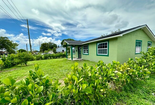 Building Photo - 4709 15th Ave S