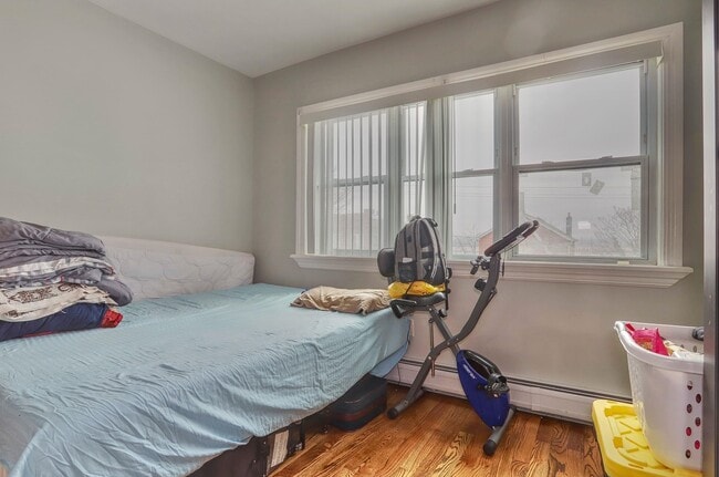 Building Photo - 264 Columbia Ave