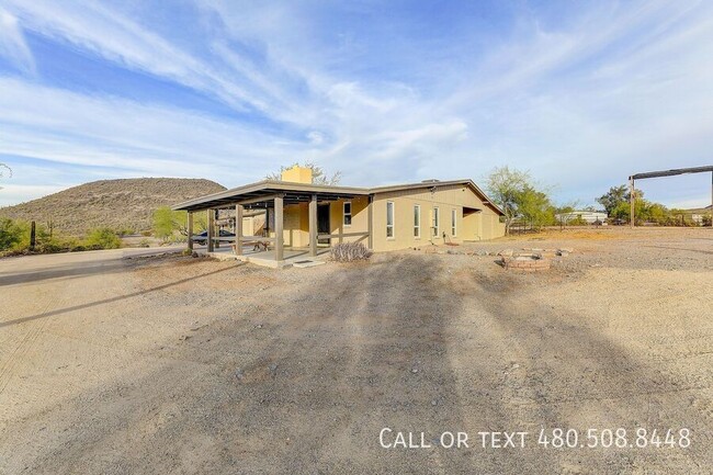 Building Photo - Charming Desert Retreat with 360° Mountain...