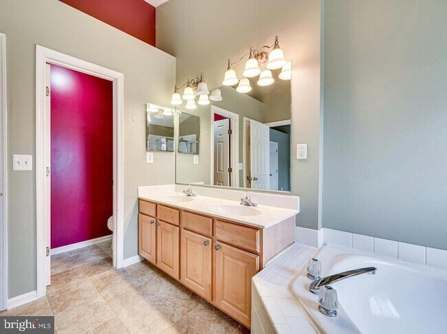 Building Photo - 11485 Carriage Gate Ct