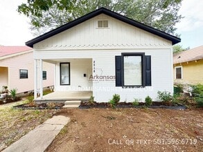 Building Photo - 2218 S Park St