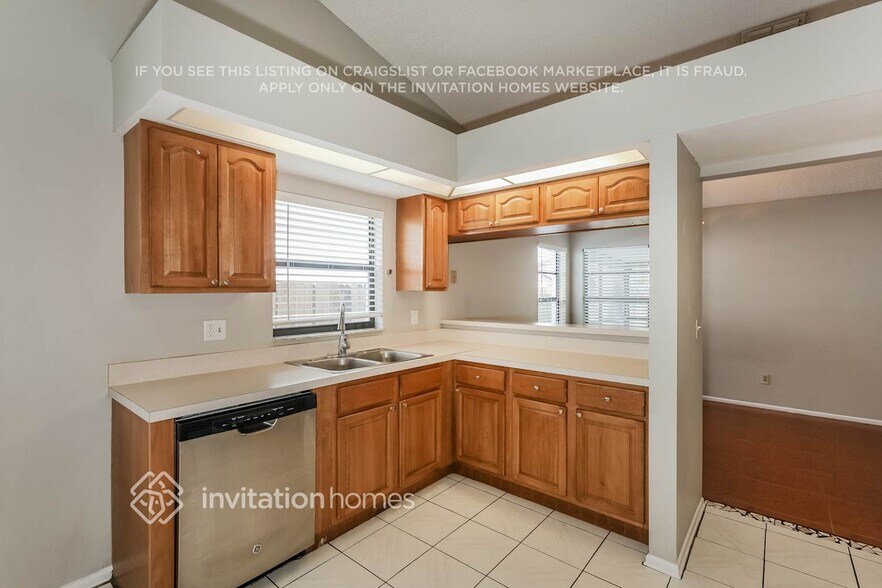 Building Photo - 11003 Kenbrook Dr