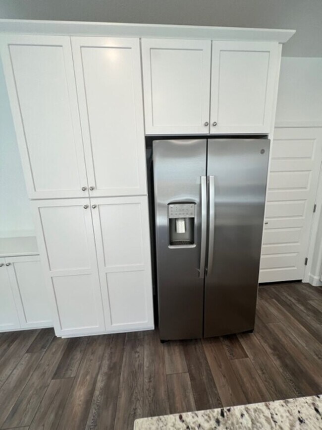 Building Photo - Newer Solar Home Walking Distance to Campus Oaks Shopping Center