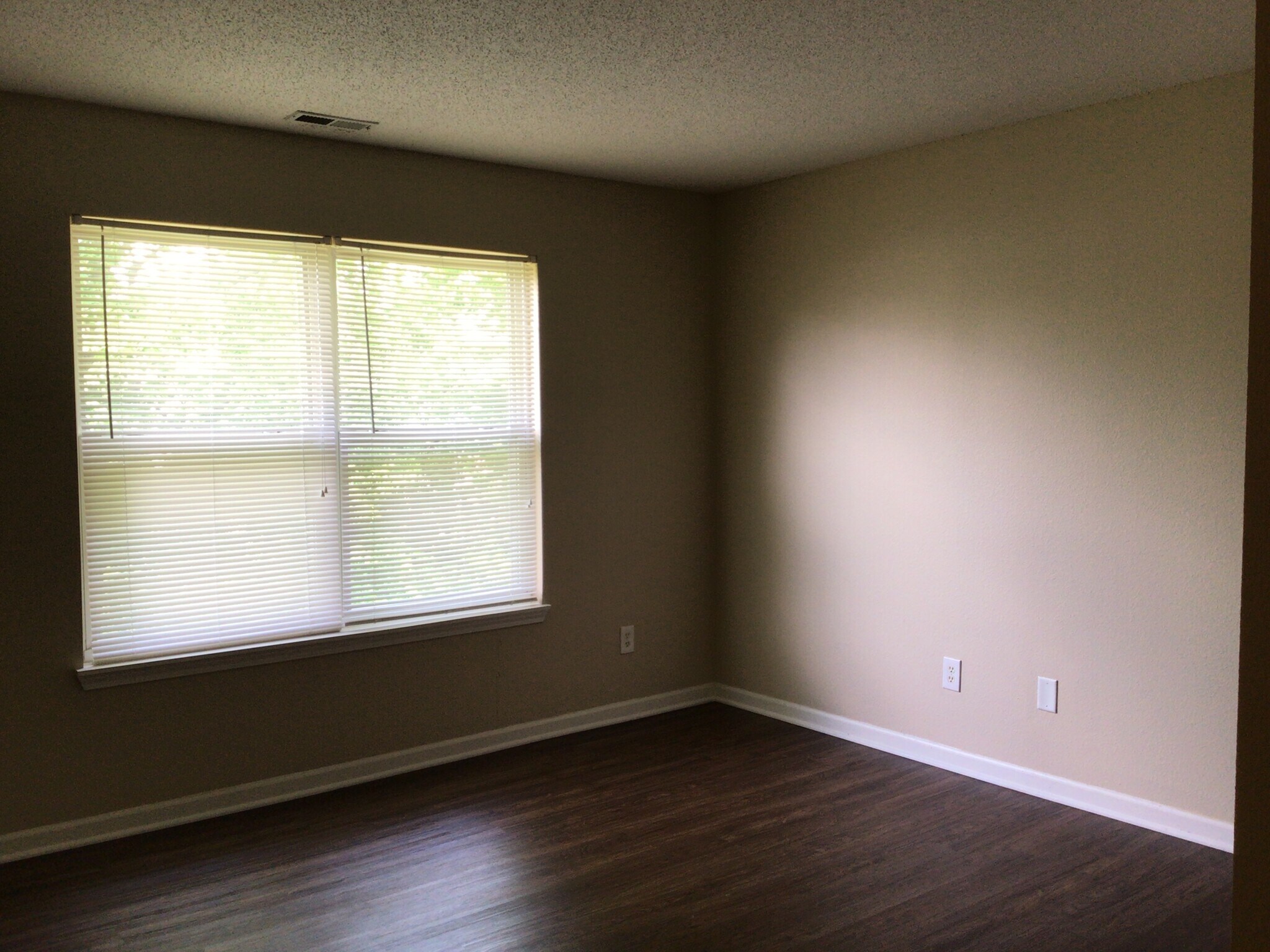Building Photo - 6036 Draycott Dr