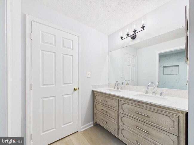 Building Photo - 7981 Calvary Ct