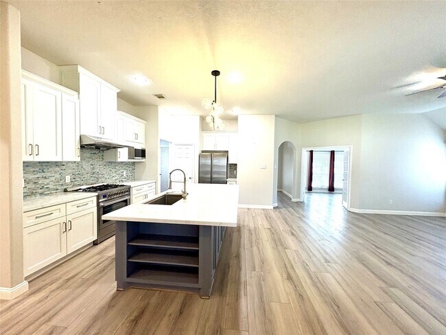 Building Photo - 12114 Pine Brook Dr