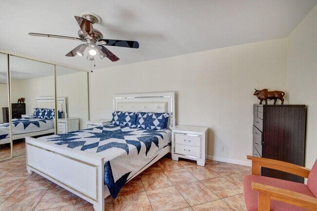 Building Photo - 562 Springdale Cir
