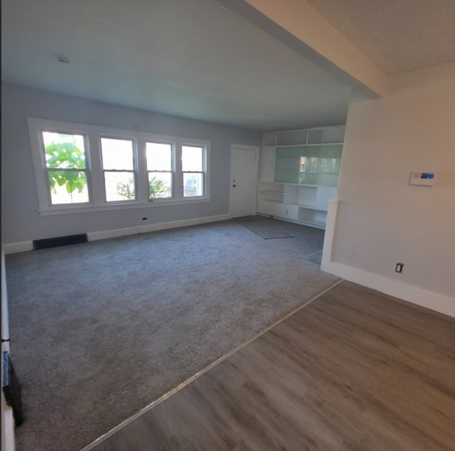 Building Photo - X 10/28|3294 East 146 St