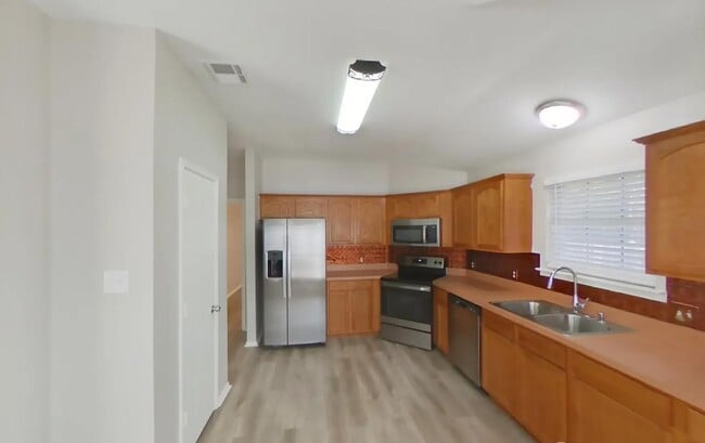 Building Photo - Comfortable Living, Beautiful Spaces — 3-Bedroom Home