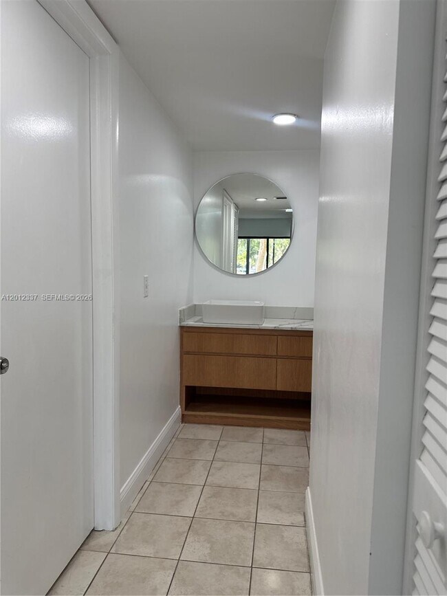 Building Photo - 2312 S Cypress Bend Dr