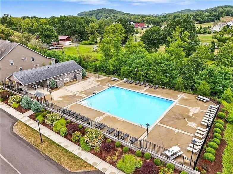 Building Photo - 2008 Hemlock Ln