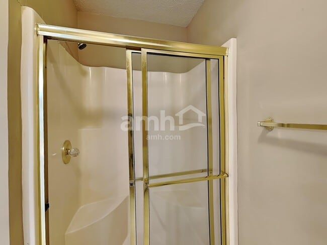 Building Photo - 620 Claredon Ct