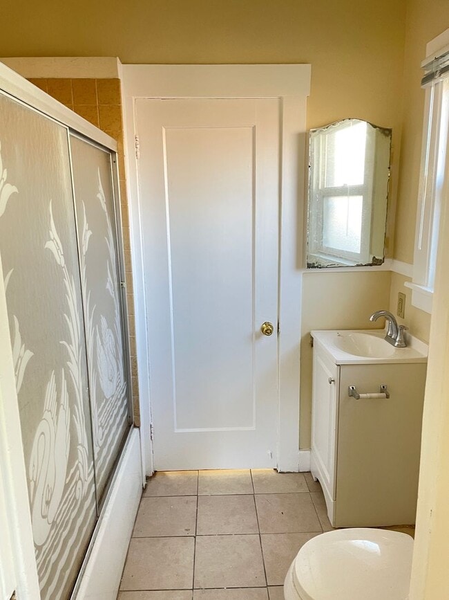Building Photo - Available Now -  2 Bedroom House