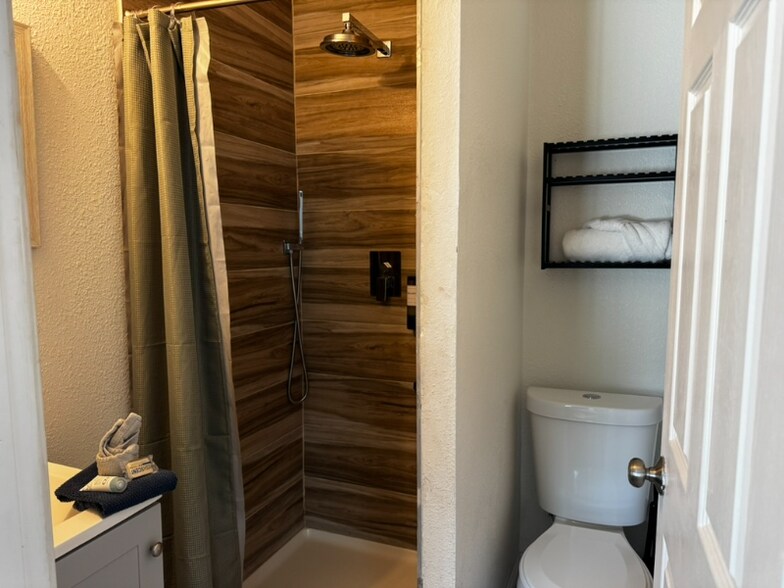 Building Photo - 2120 Kinsington St