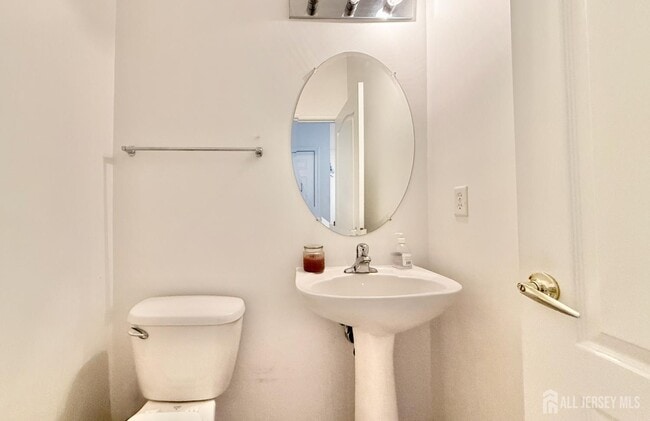 Building Photo - 406 Birch Ct