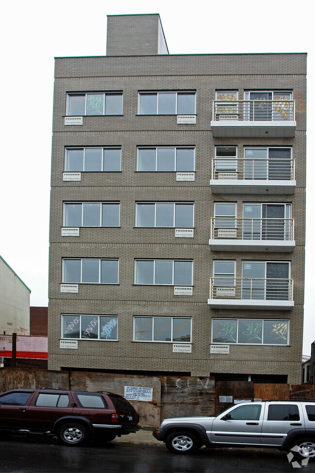 Building Photo - 40-08 76th St