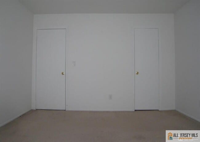 Building Photo - 816 N Oaks Blvd