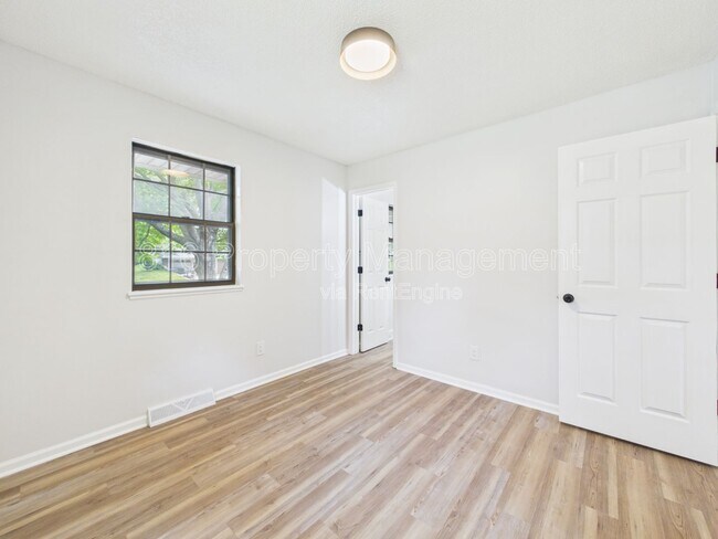 Building Photo - 8622 E 108th Terrace