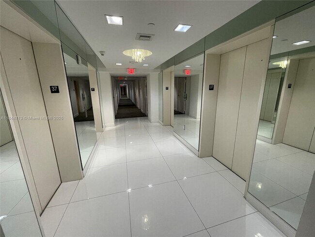 Building Photo - 350 S Miami Ave